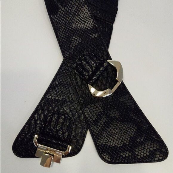 Women’s Adjustable Wide Snake Pattern Leather Belt - Picture 8 of 12